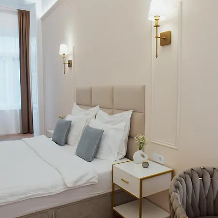 Daire New Downtown W Breakfast&parking Option *